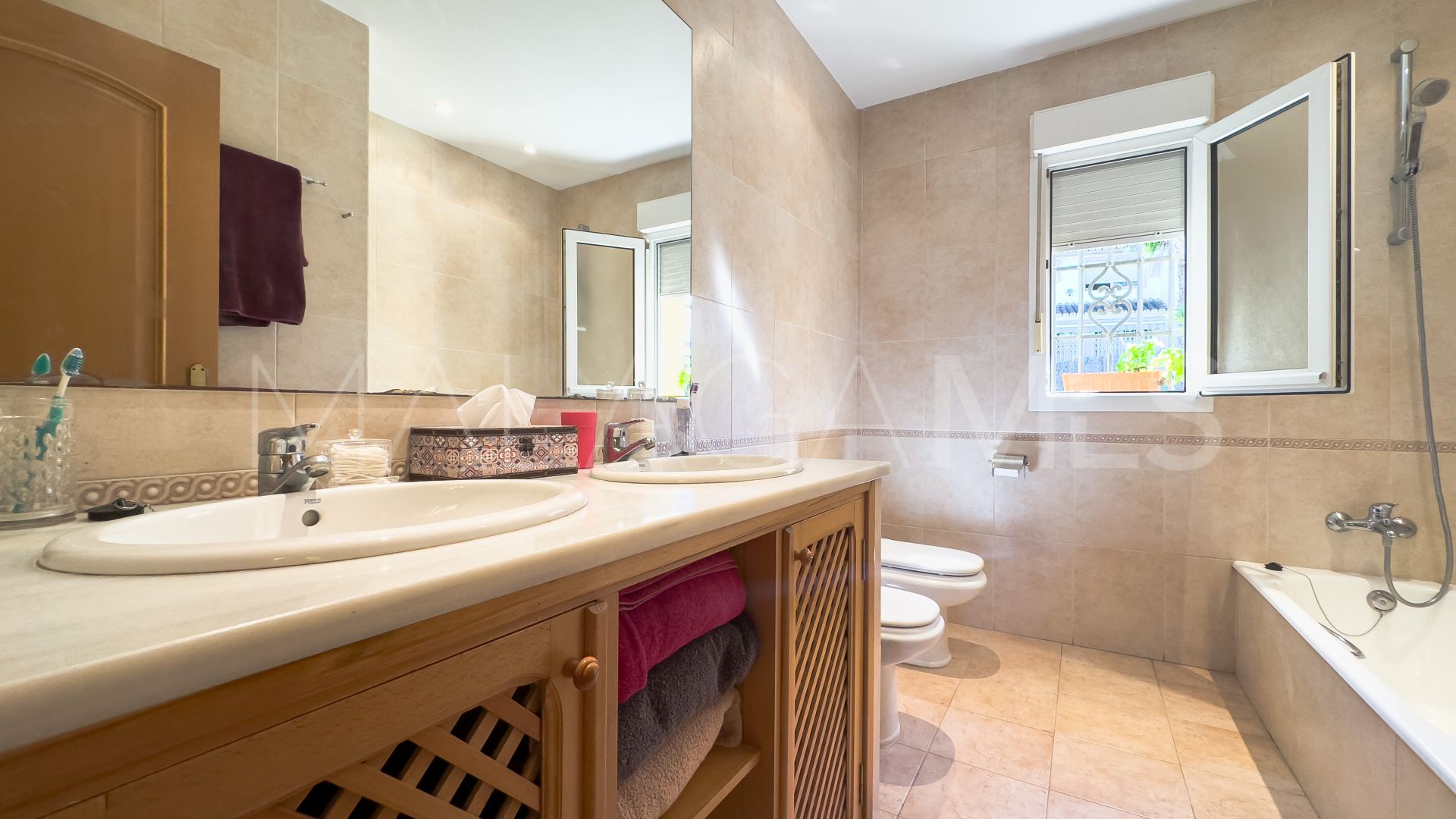 Villa for sale in Puerto La Duquesa