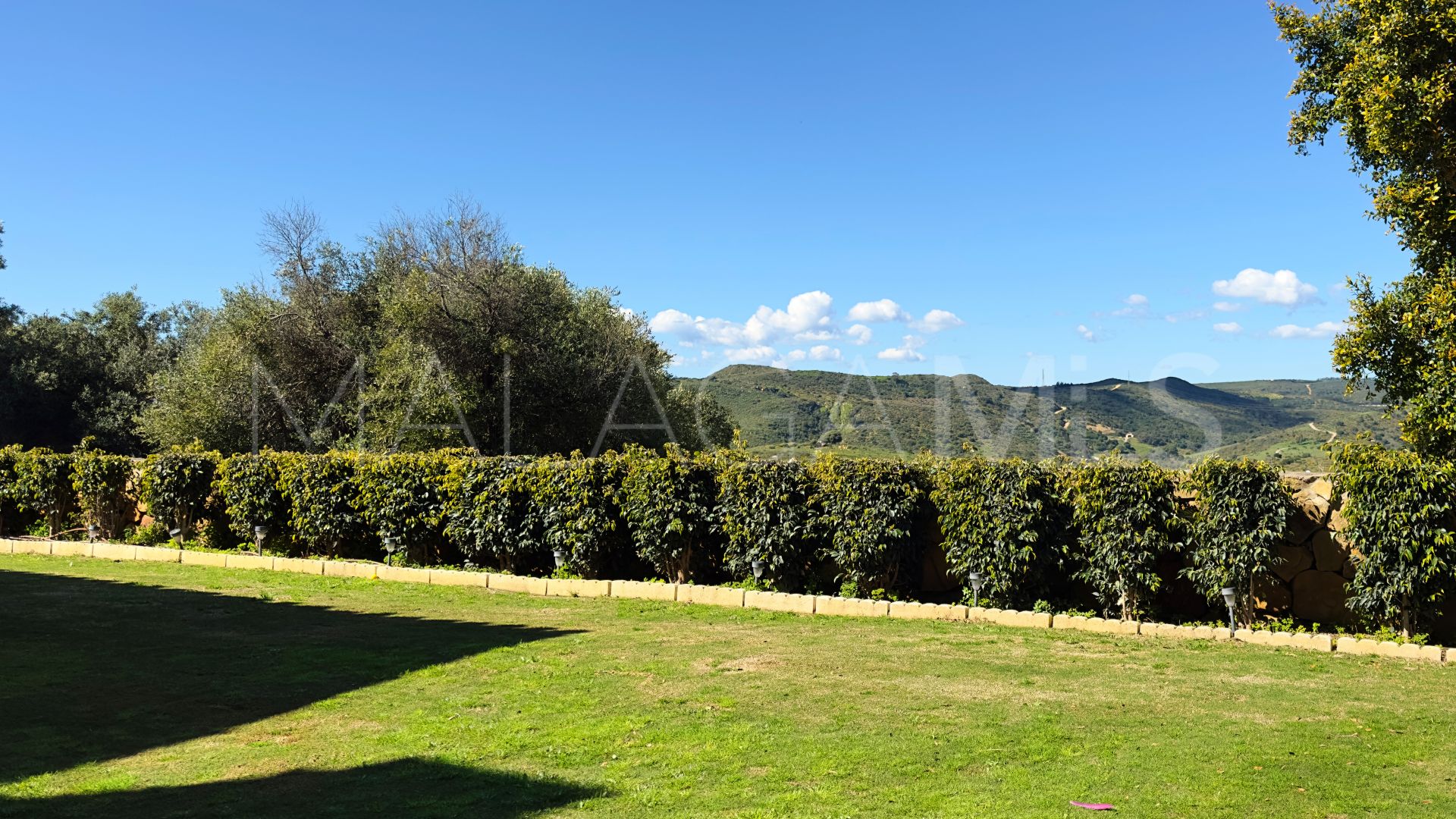 Villa for sale in Puerto La Duquesa