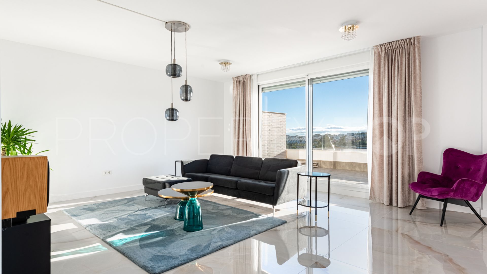 Penthouse for sale in Nueva Andalucia