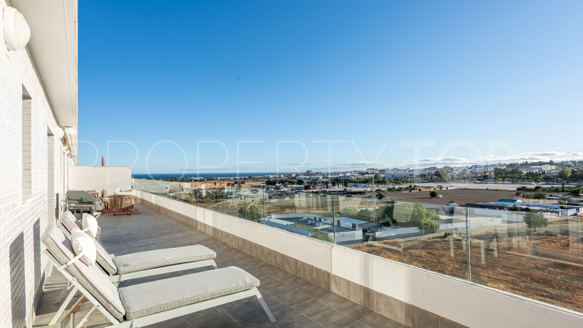 Penthouse for sale in Nueva Andalucia