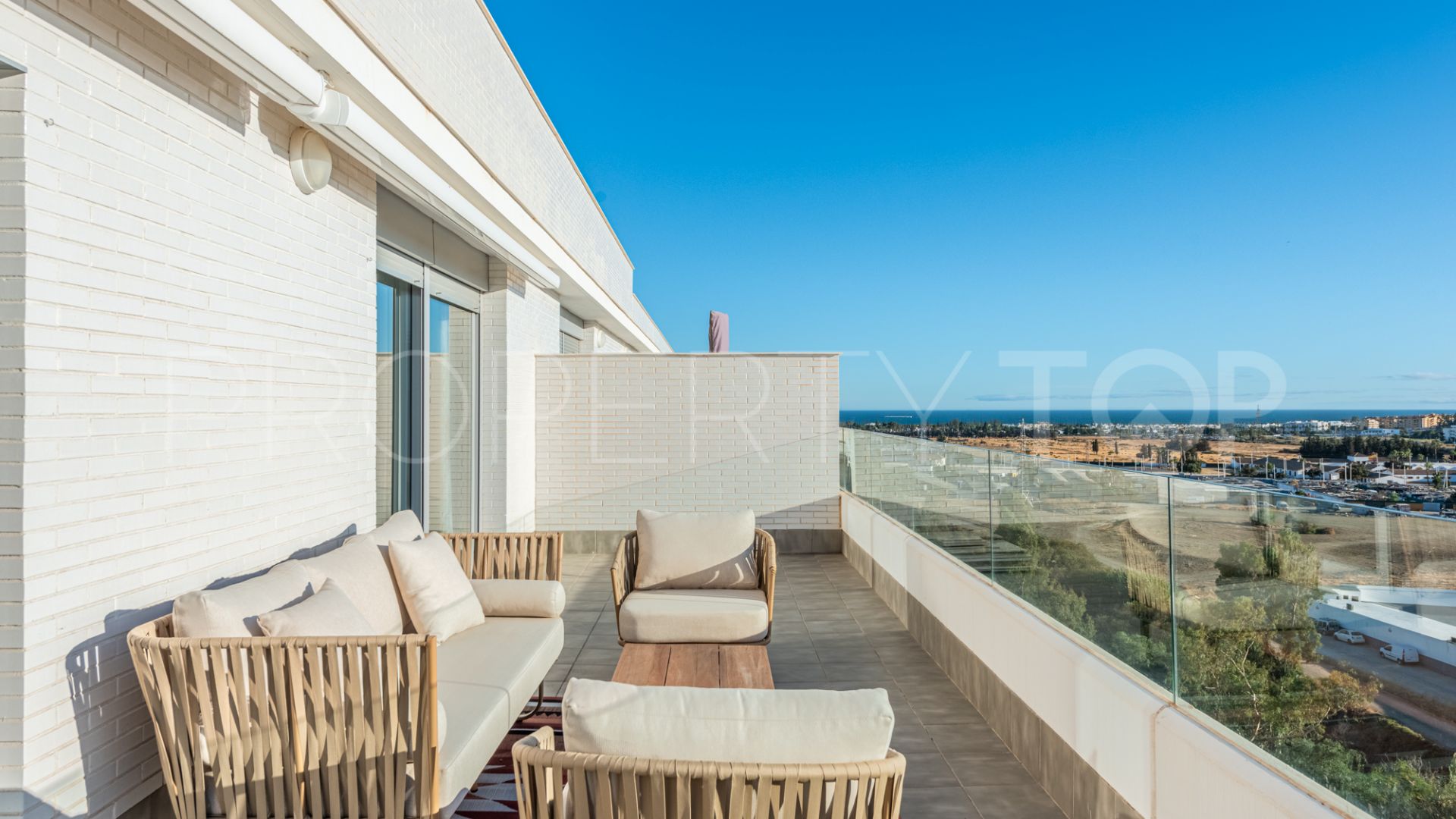 Penthouse for sale in Nueva Andalucia