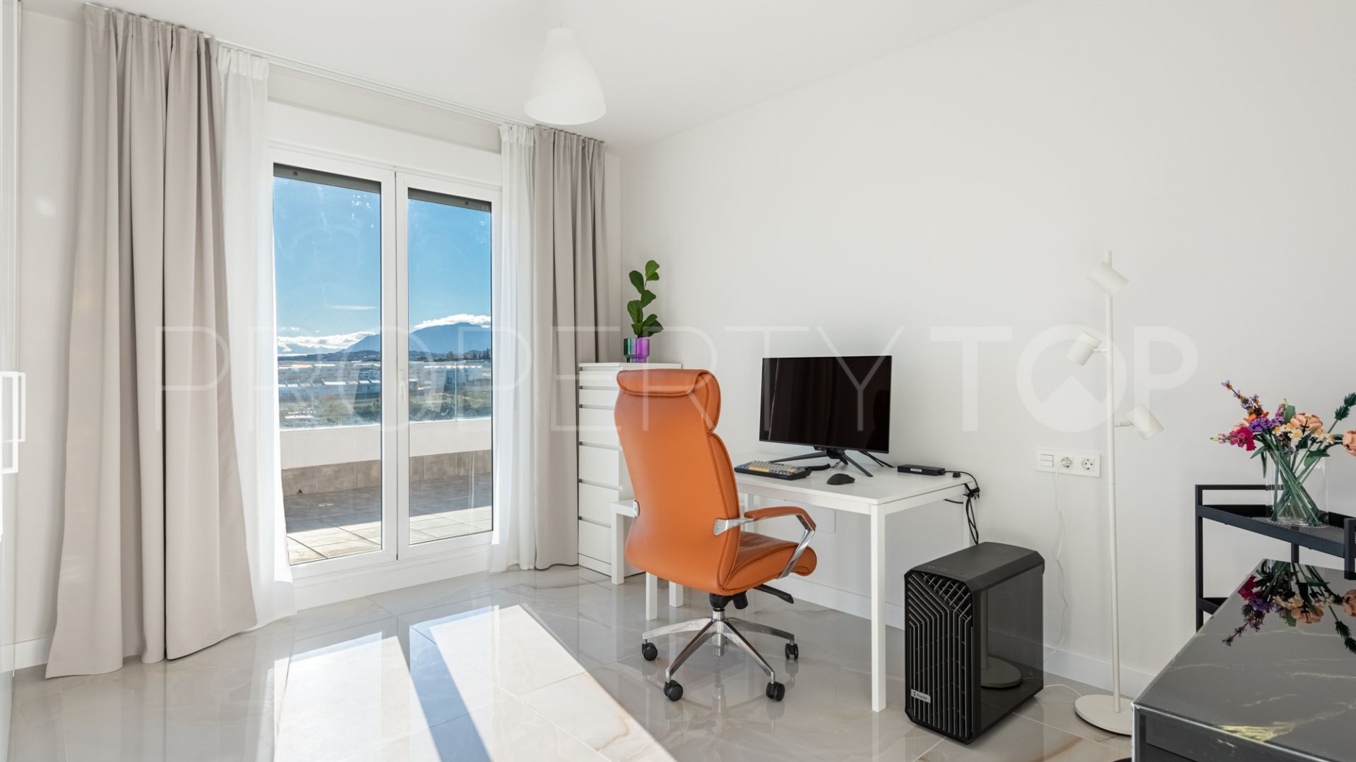 Penthouse for sale in Nueva Andalucia