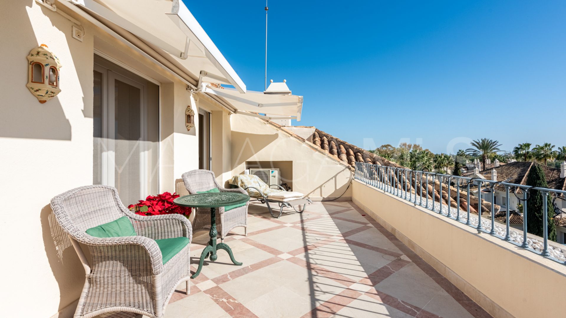 Atico duplex for sale in Las Alamandas de 3 bedrooms