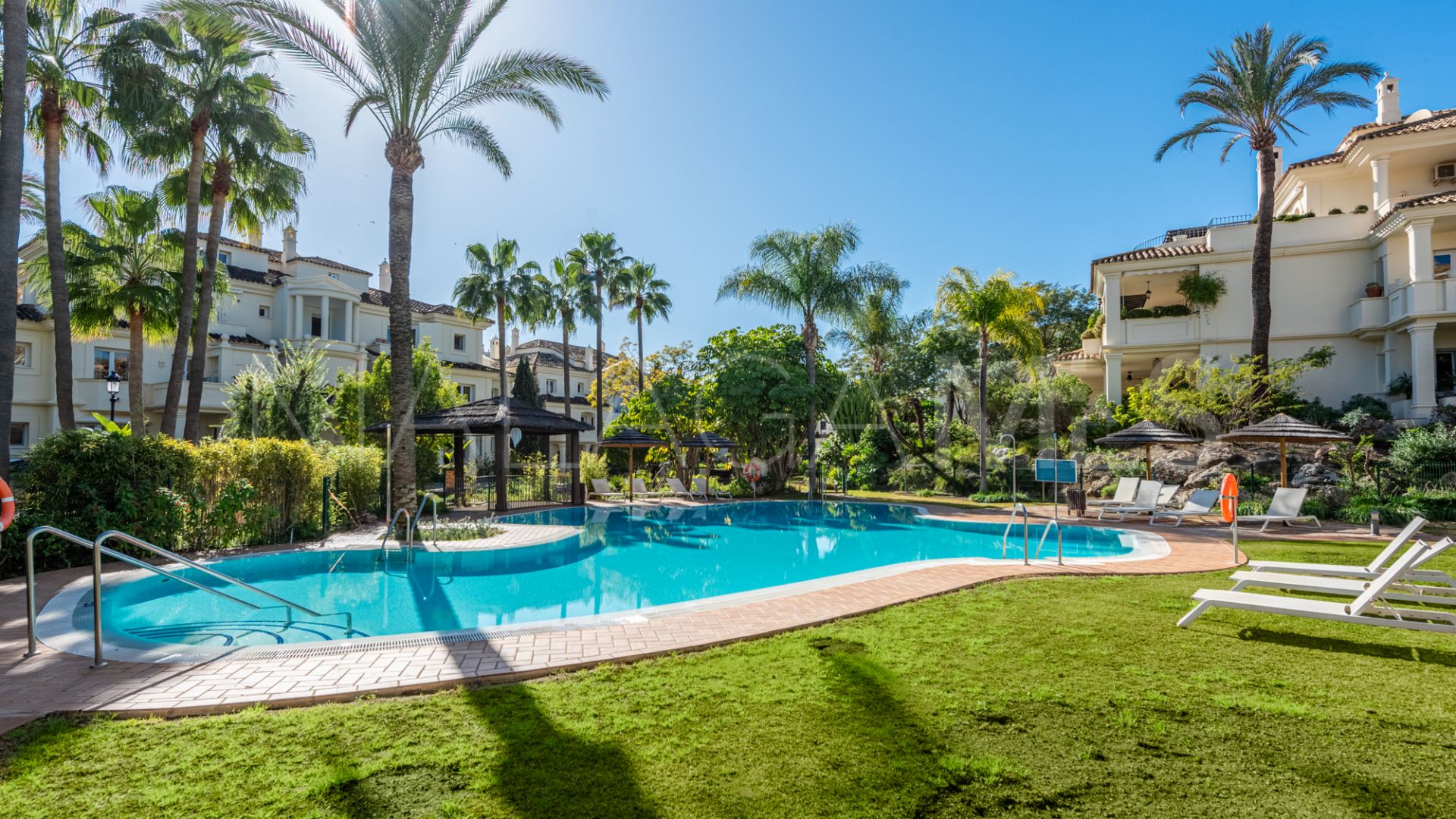 Atico duplex for sale in Las Alamandas de 3 bedrooms