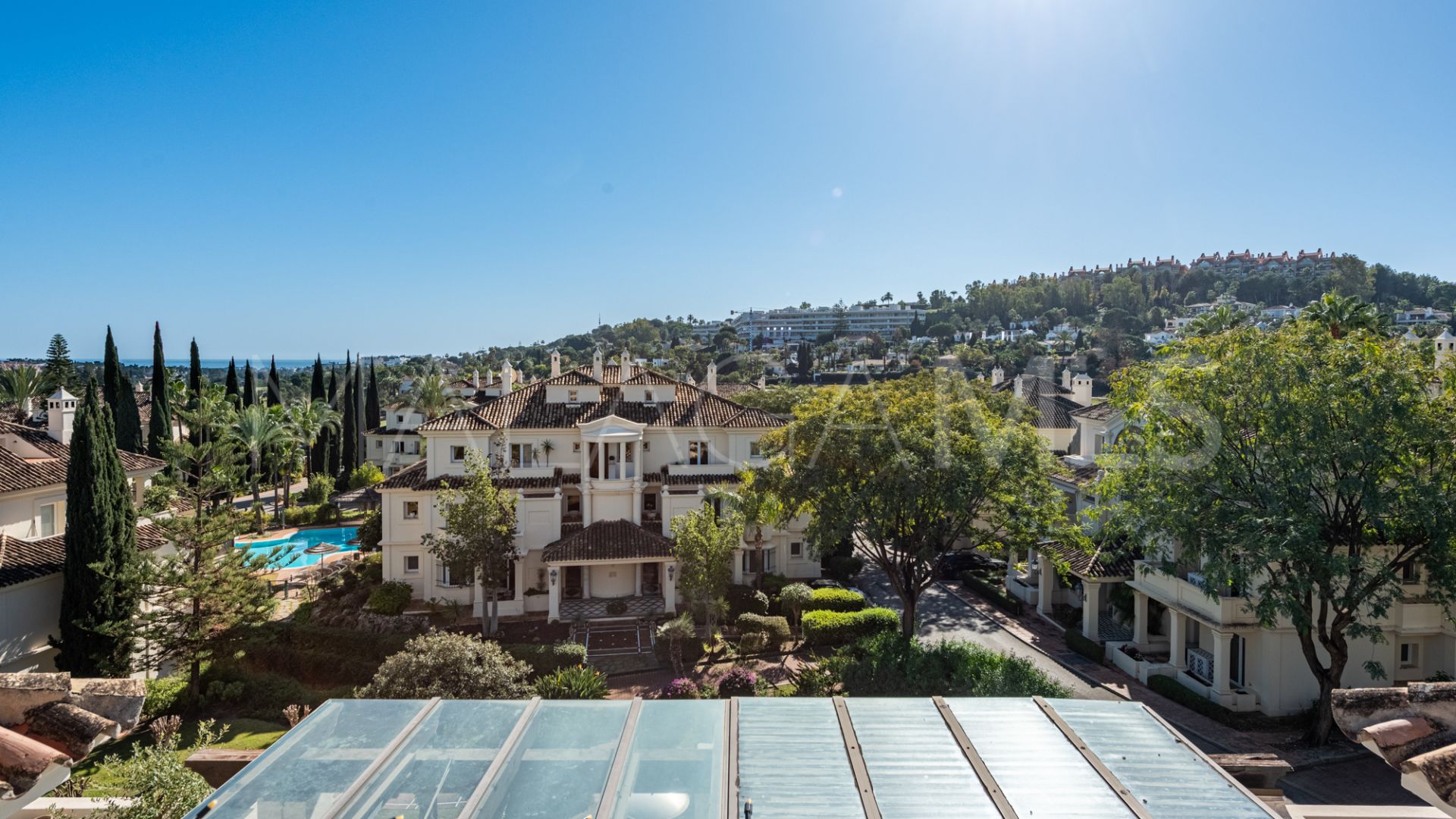 Atico duplex for sale in Las Alamandas de 3 bedrooms