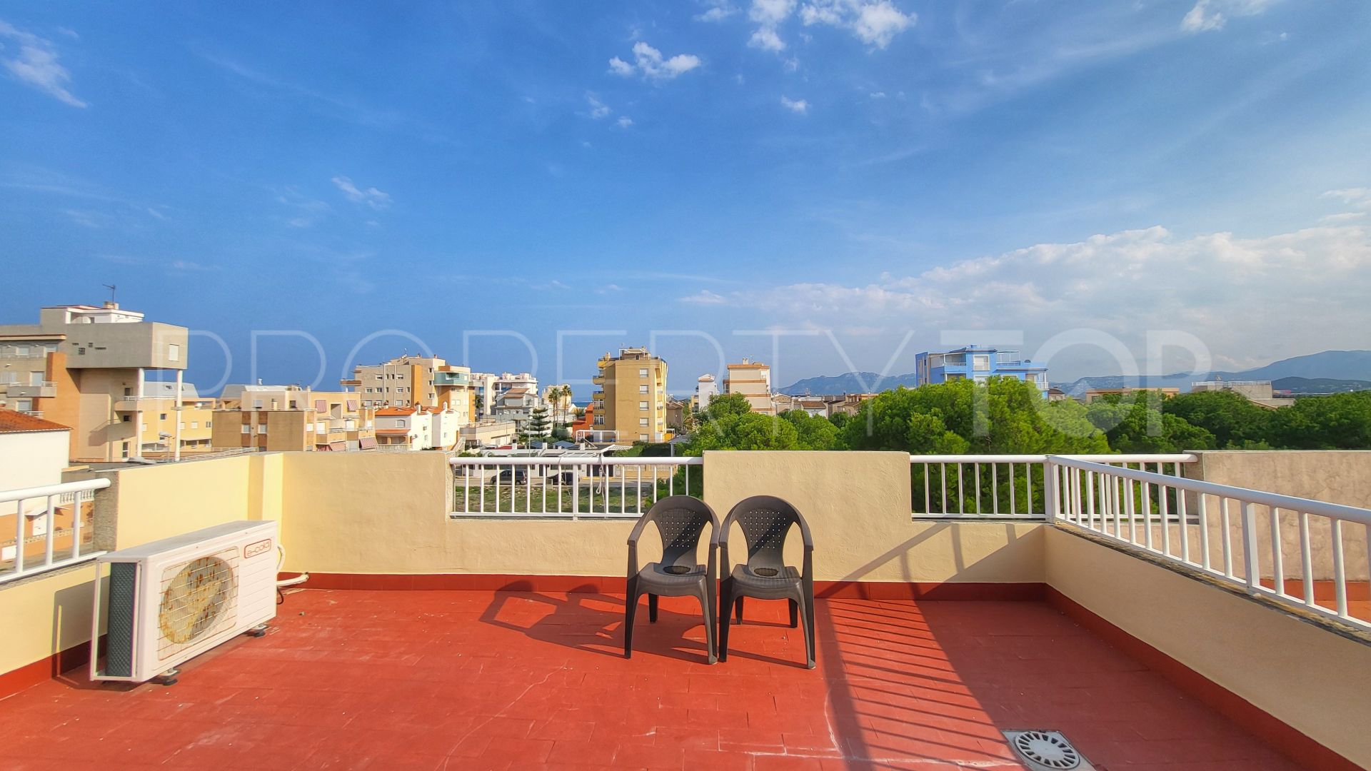 Se vende apartamento de 3 dormitorios en Oliva