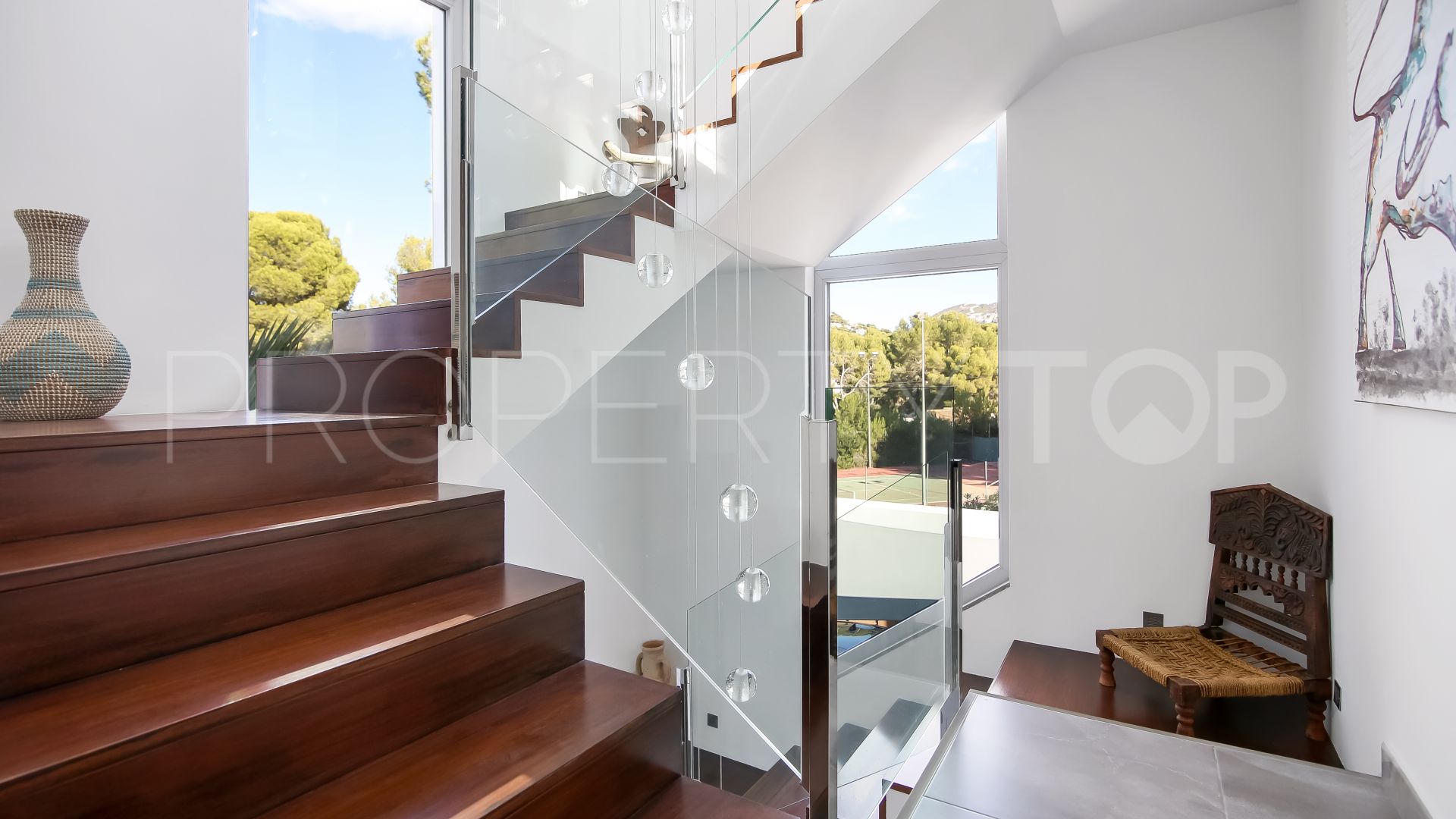 Villa en venta con 4 dormitorios en Moraira