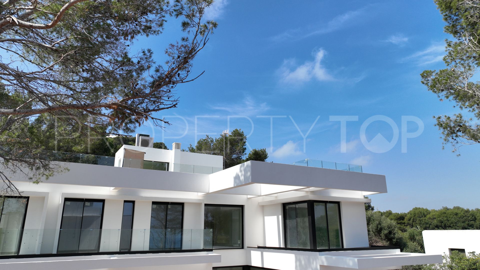 For sale 4 bedrooms villa in Les Rotes