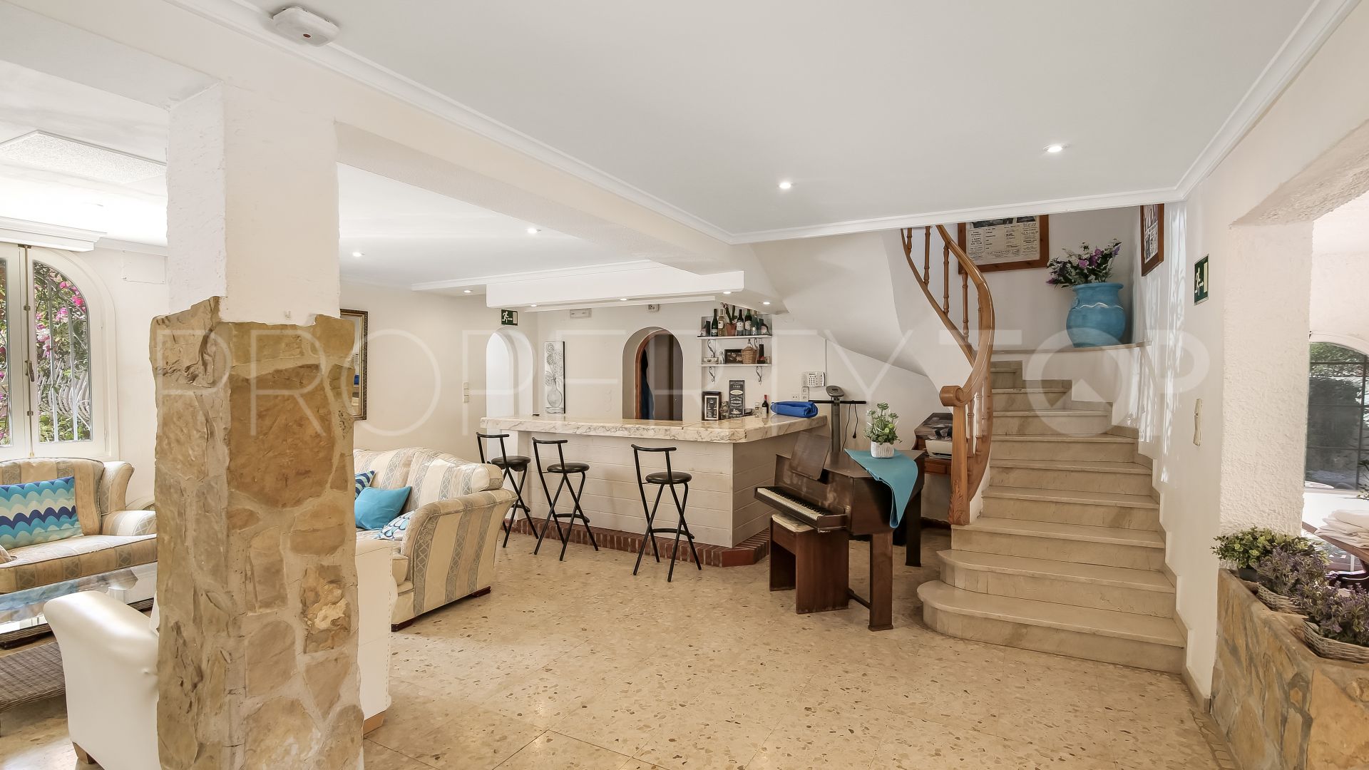 Comprar villa en Oliva con 11 dormitorios