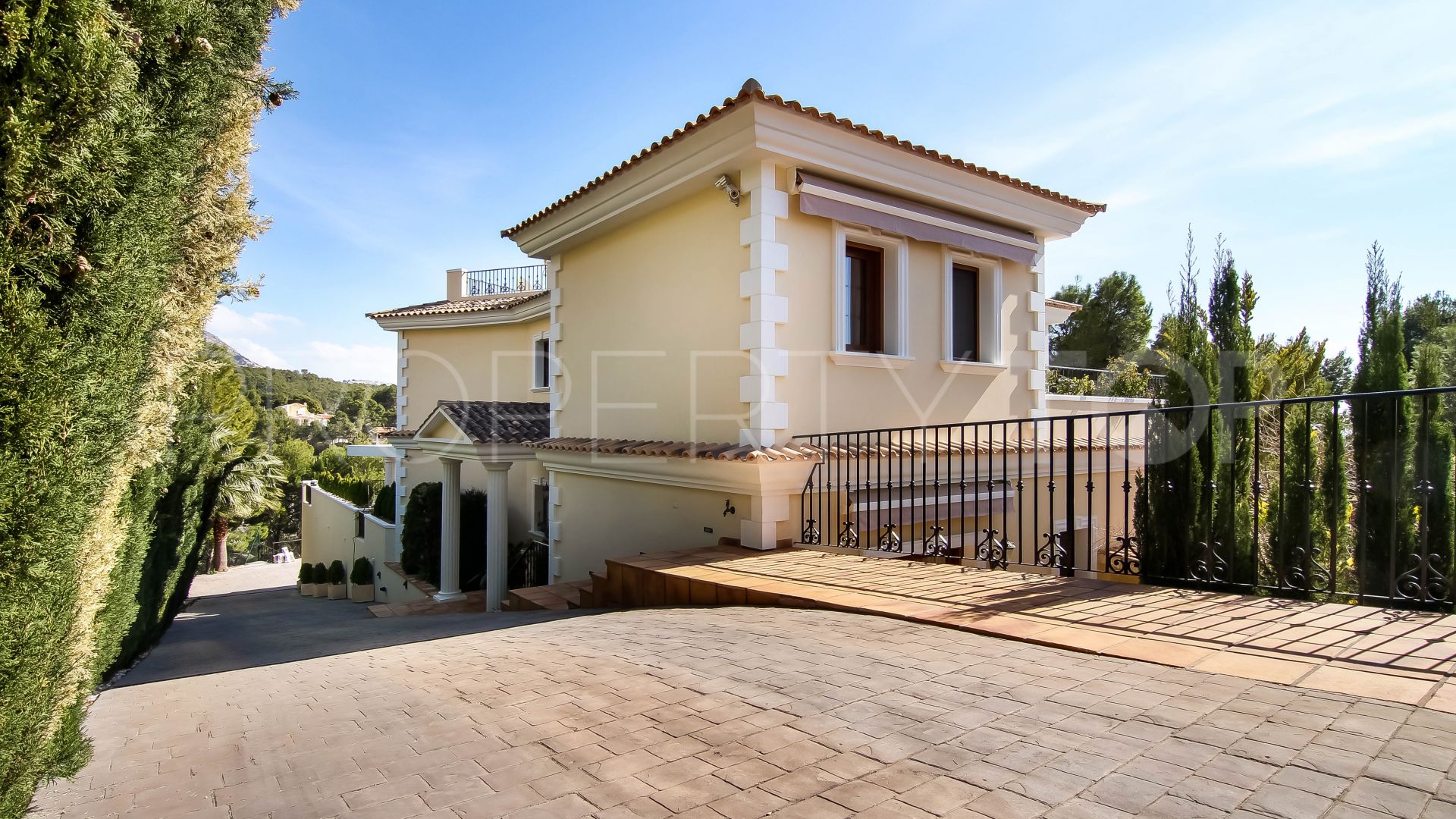 Buy Altea villa with 5 bedrooms