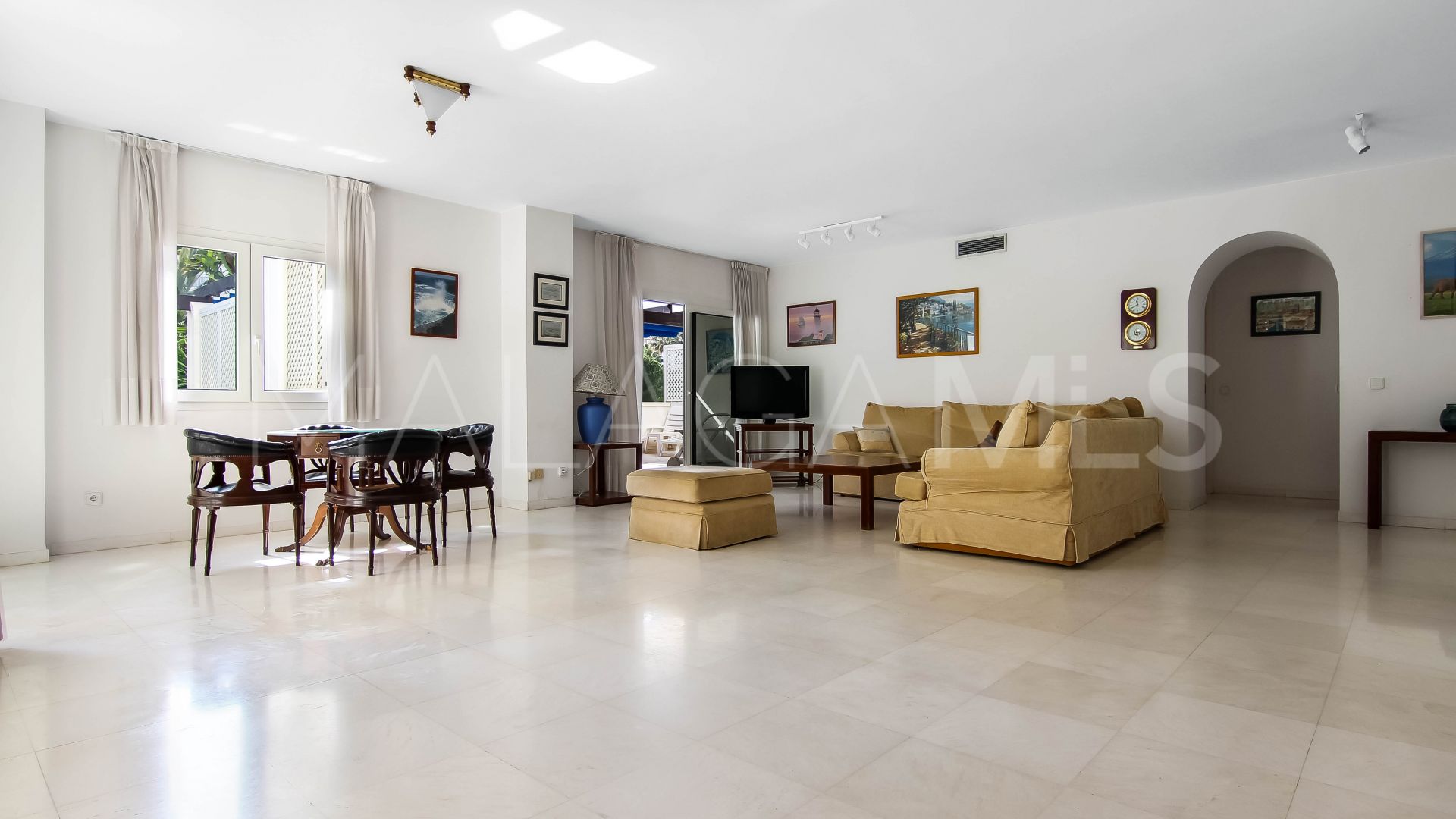 Buy Marbella 5 bedrooms apartment