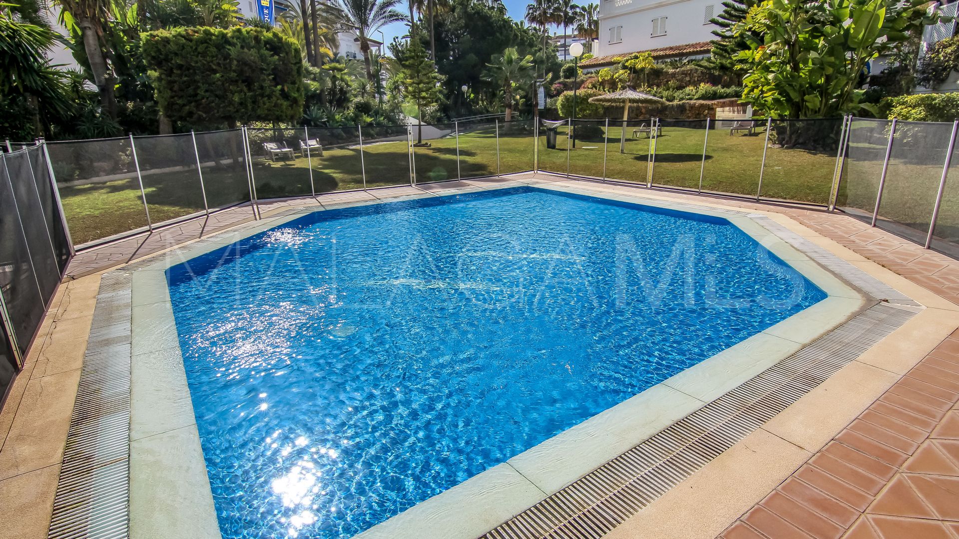 Buy Marbella 5 bedrooms apartment