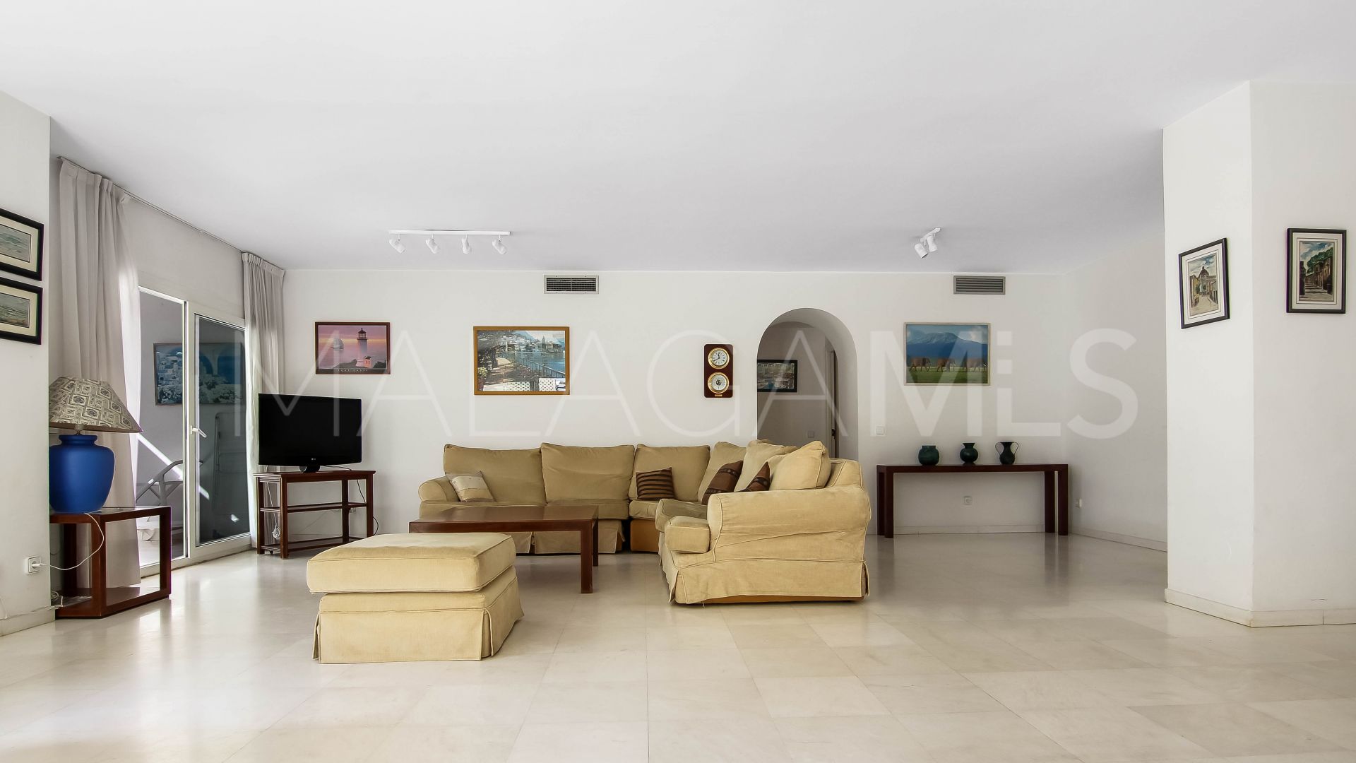 Buy Marbella 5 bedrooms apartment