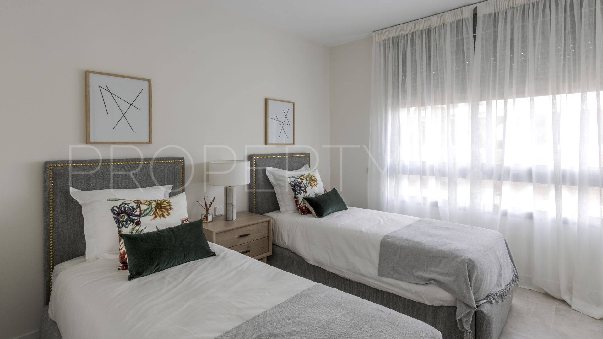 4 bedrooms Estepona Hills ground floor apartment for sale