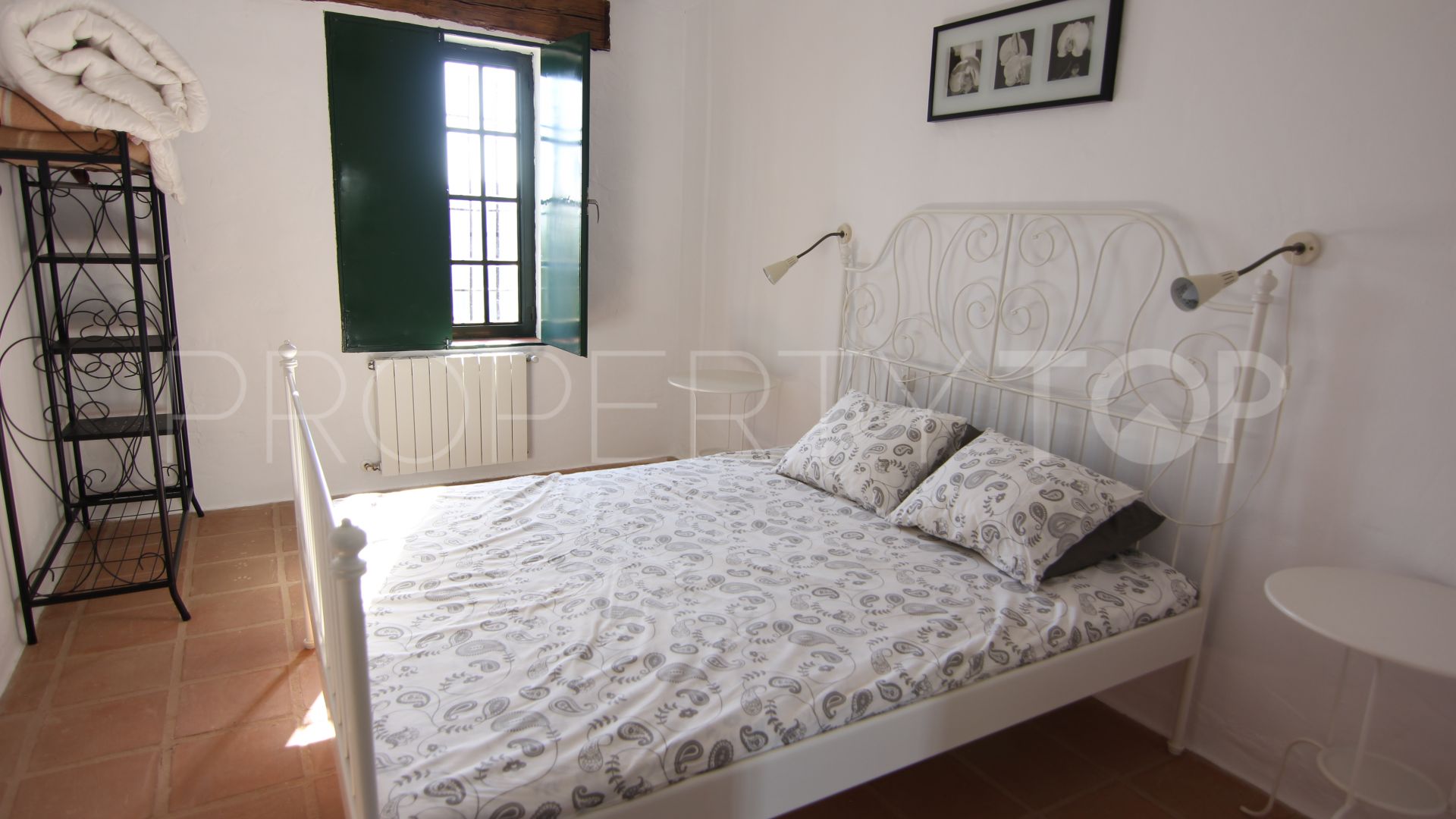 Finca en venta de 9 dormitorios en Malaga