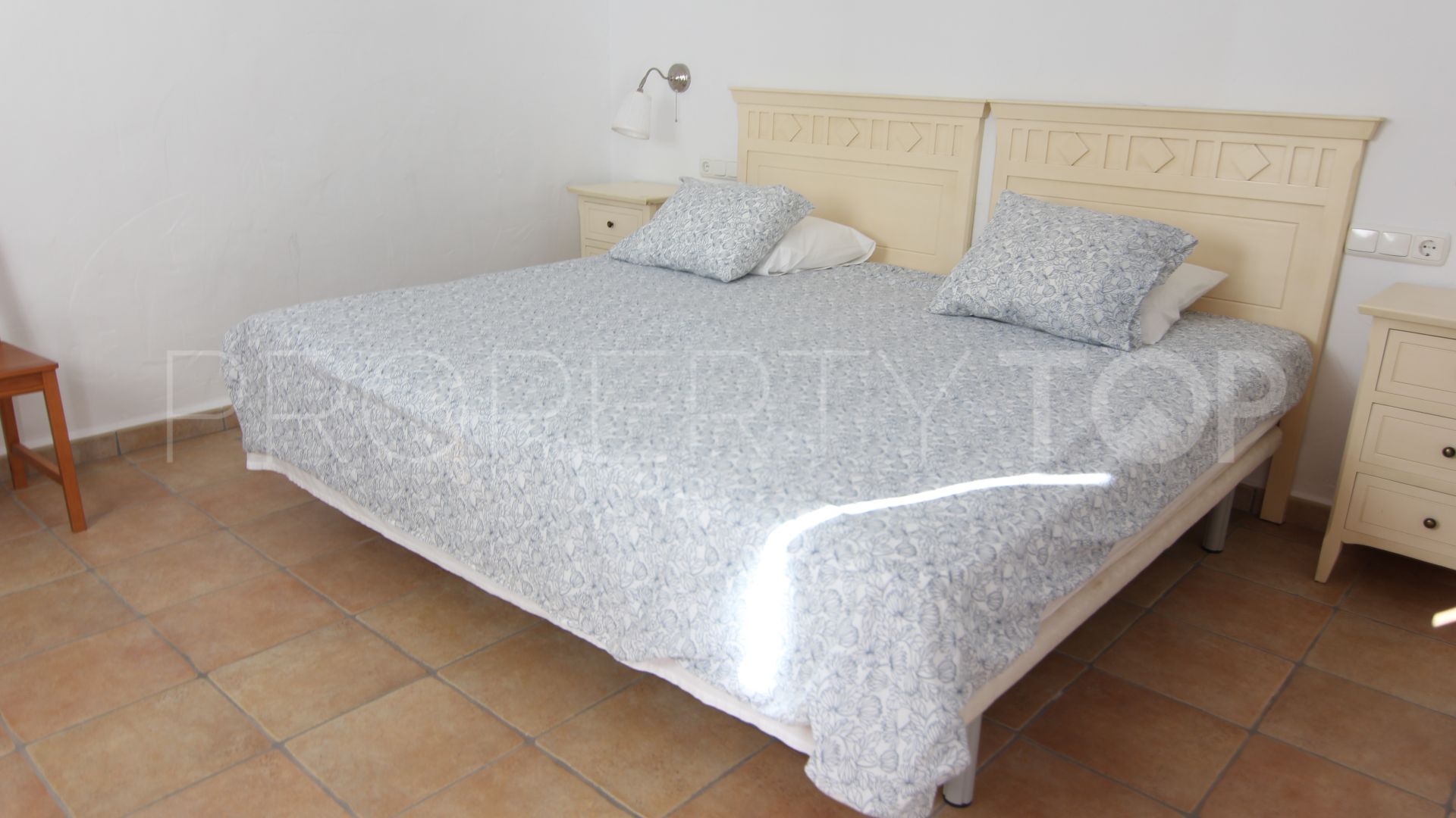 Finca en venta de 9 dormitorios en Malaga