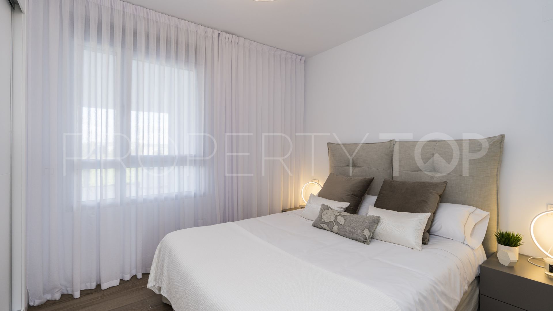 Apartamento con 2 dormitorios en venta en Sotogrande Puerto Deportivo