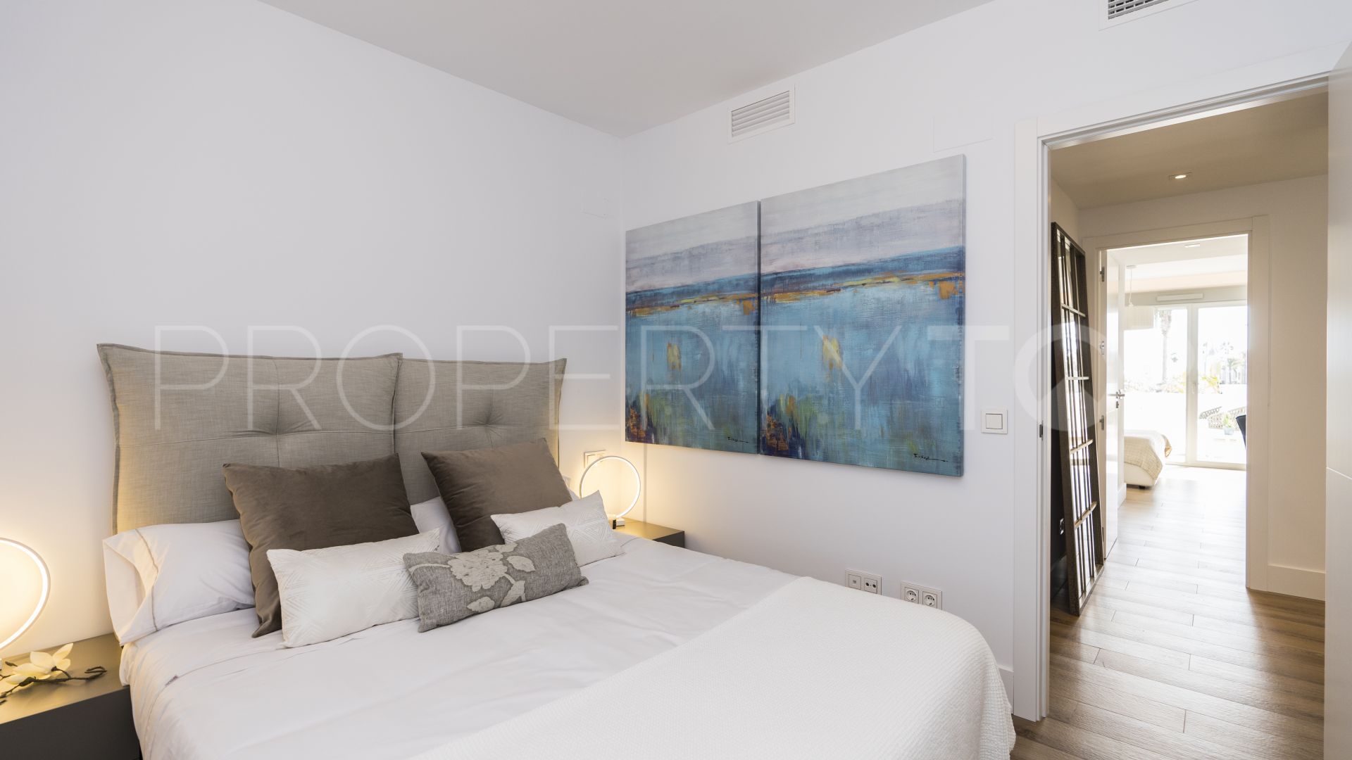Apartamento con 2 dormitorios en venta en Sotogrande Puerto Deportivo