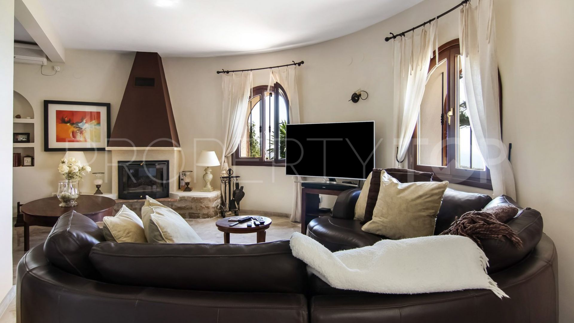 Buy villa in Benissa with 4 bedrooms