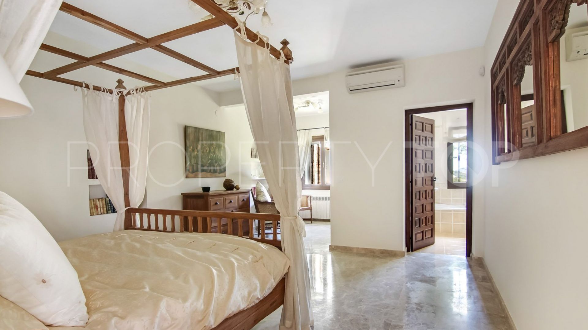 Comprar villa con 4 dormitorios en Benissa