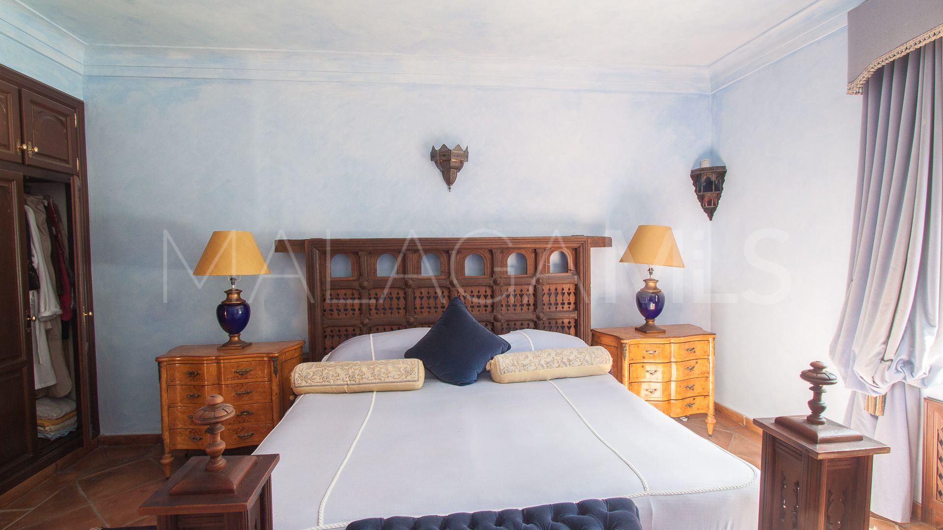 Se vende finca in Estepona with 10 bedrooms