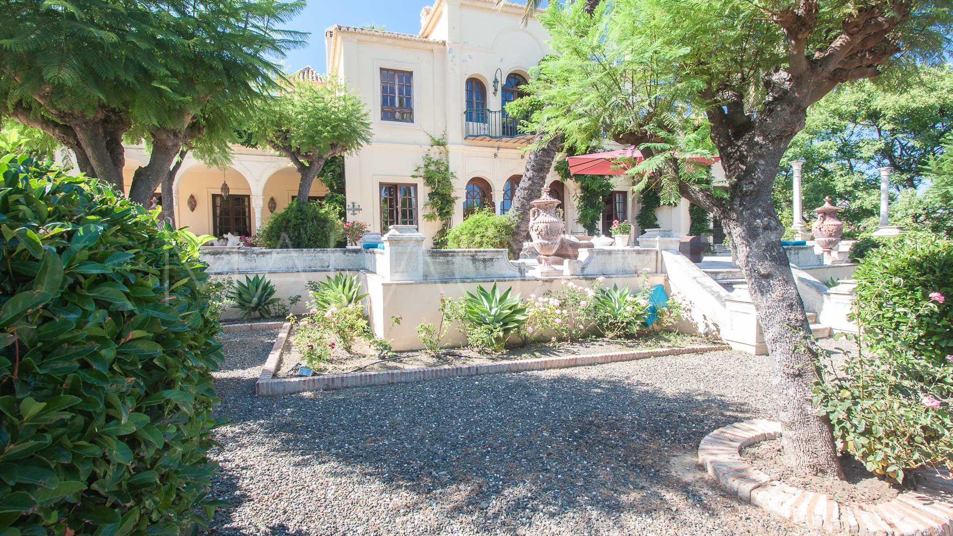 For sale finca with 10 bedrooms in Estepona