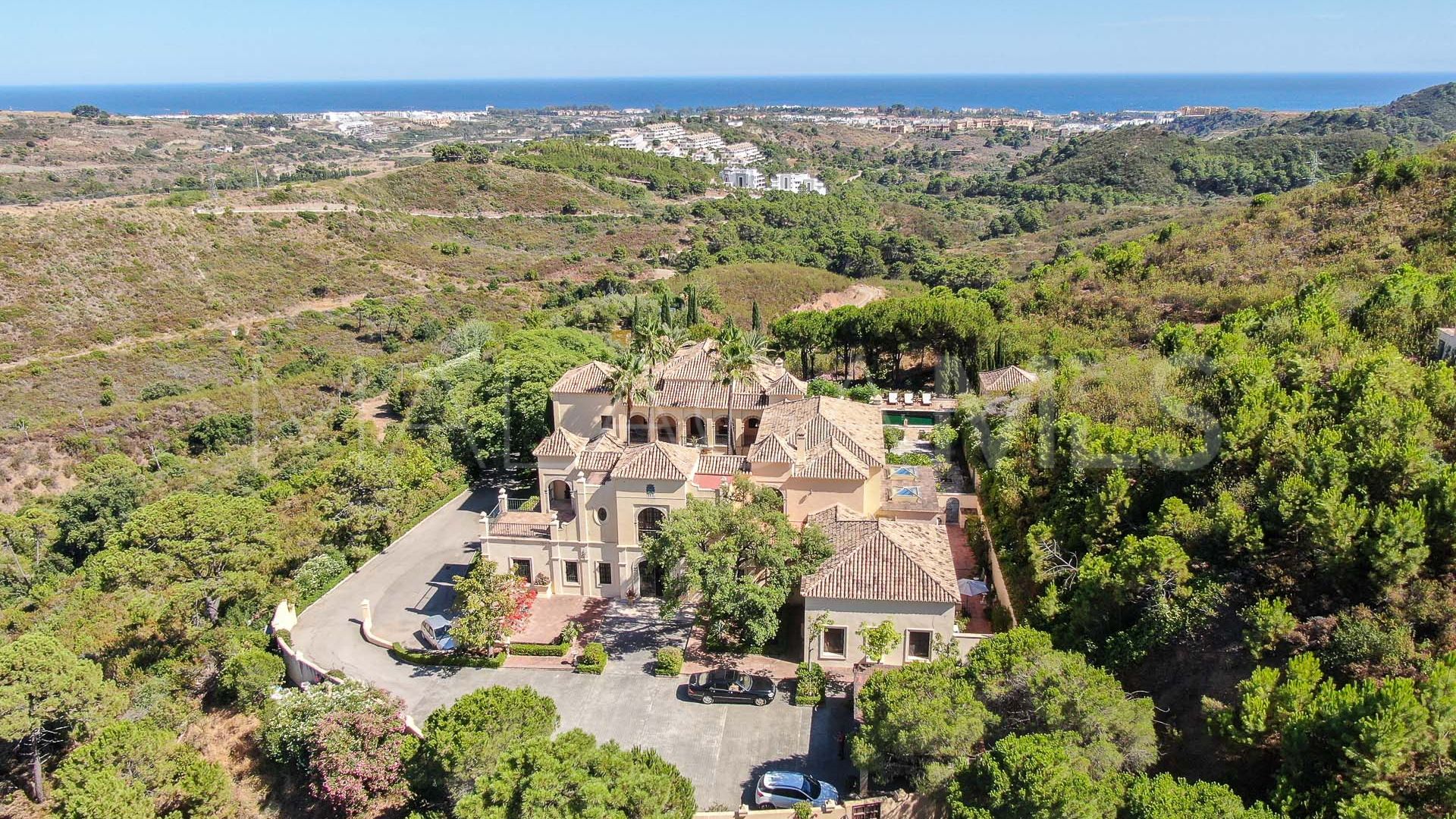 For sale finca with 10 bedrooms in Estepona