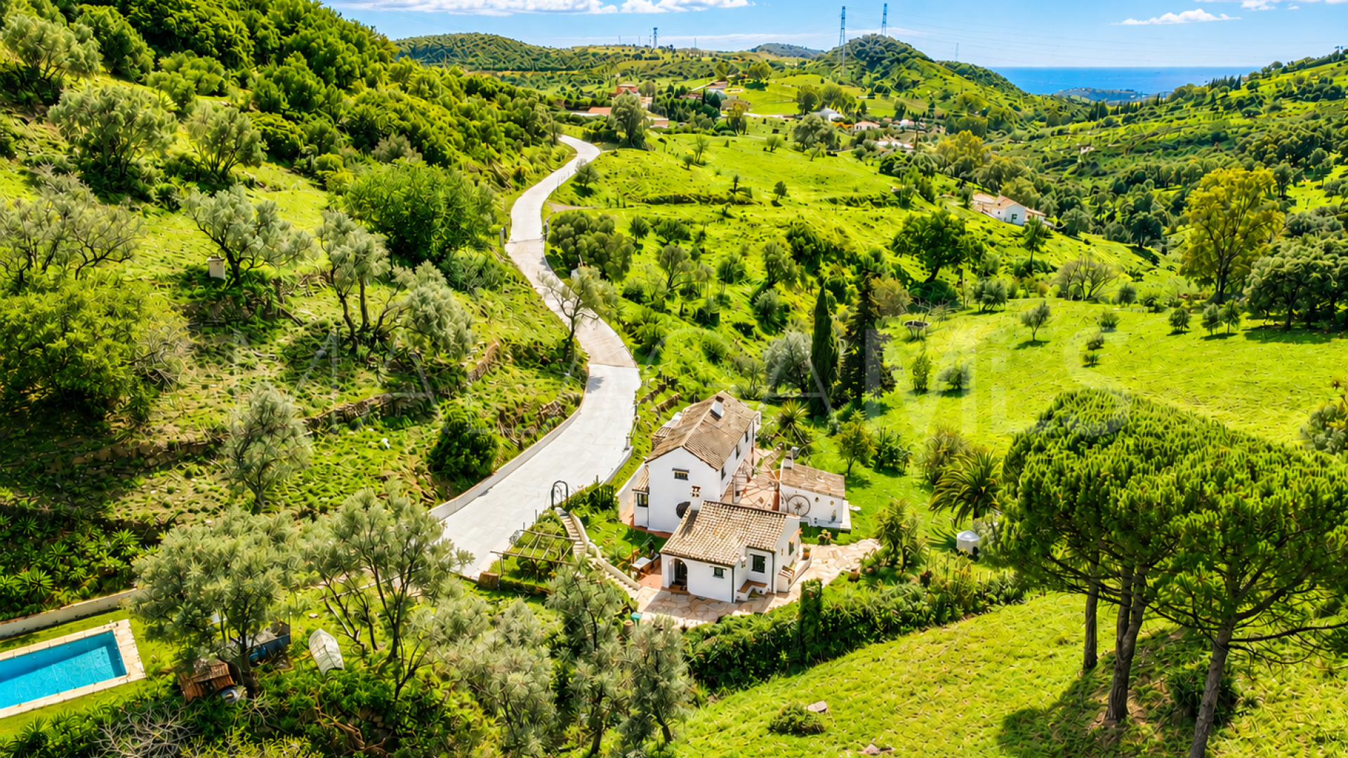 Finca with 4 bedrooms for sale in Casares