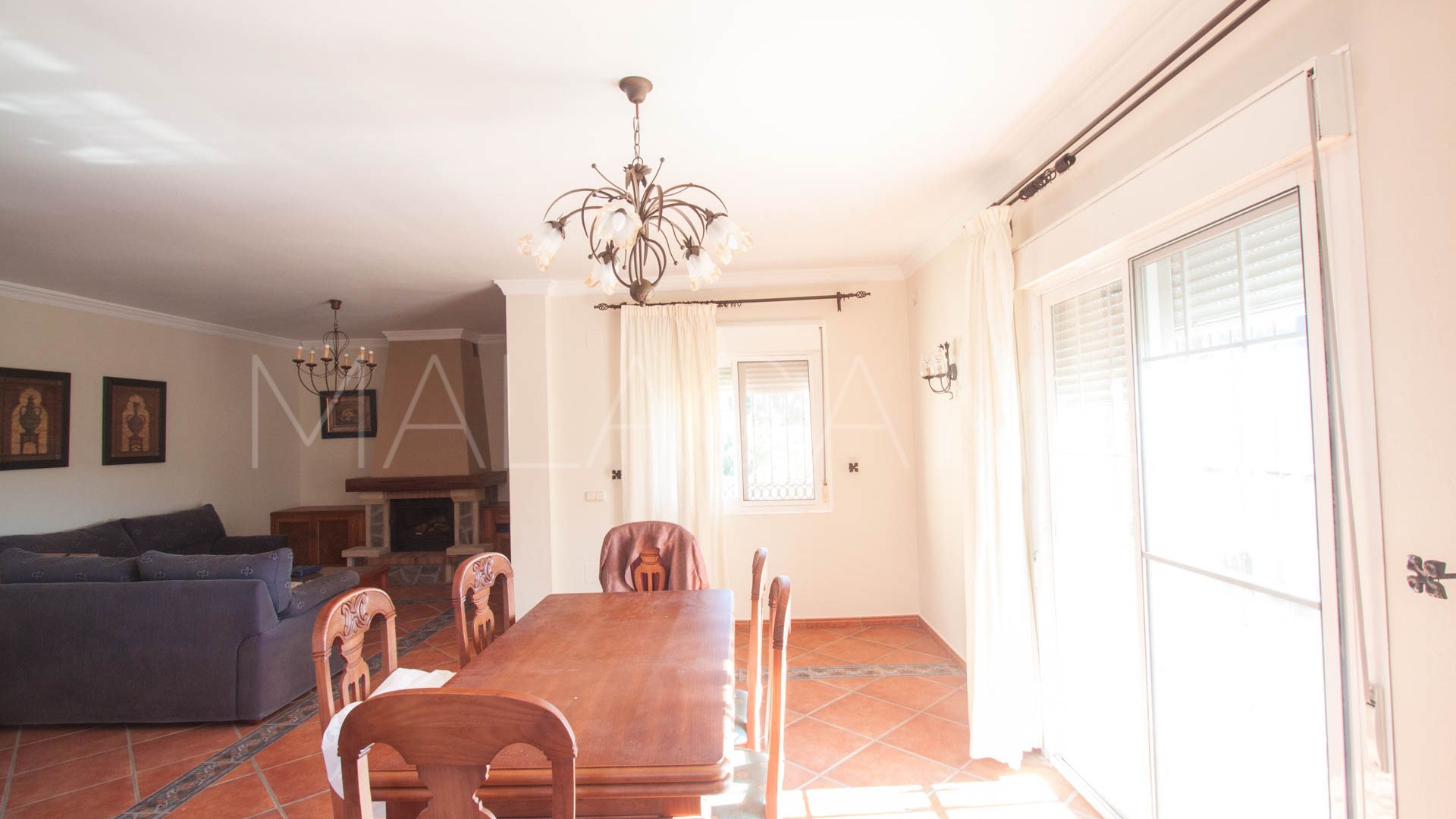 For sale finca in Estepona with 3 bedrooms