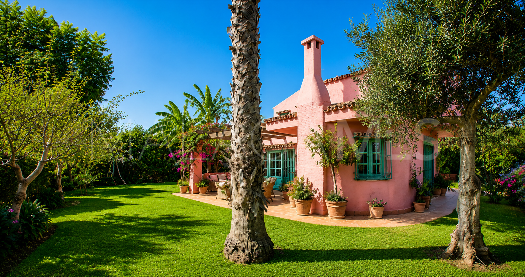 Finca for sale in Estepona