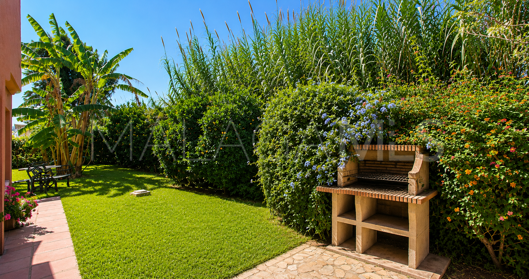 Finca for sale in Estepona
