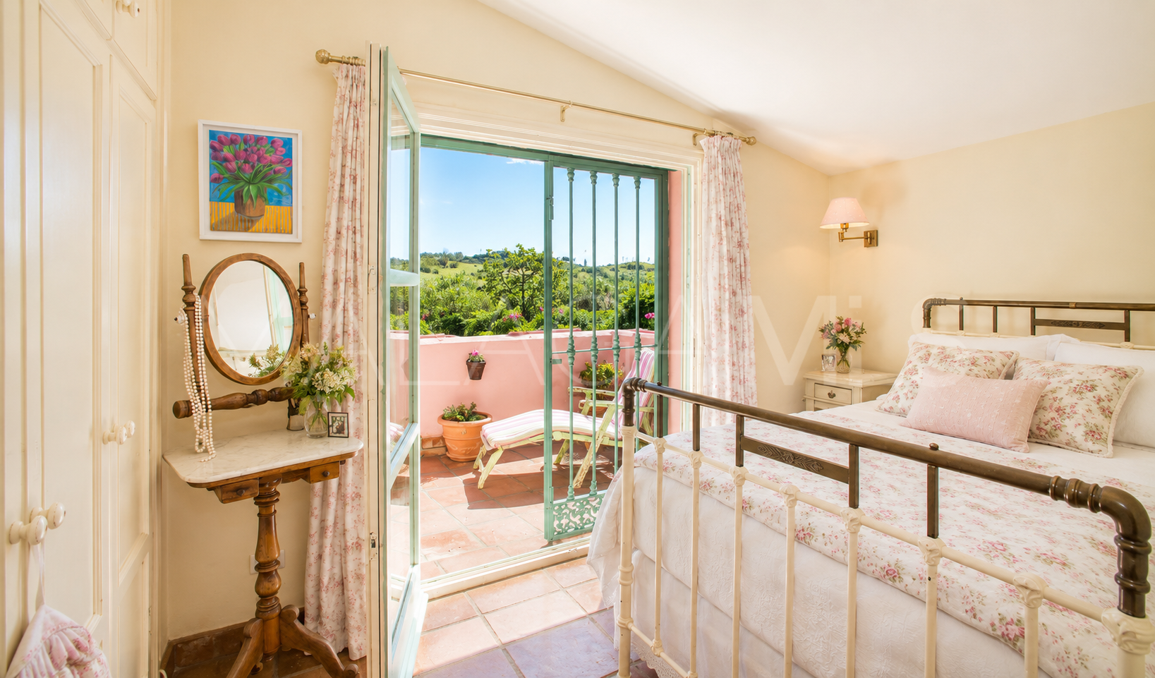 Finca for sale in Estepona