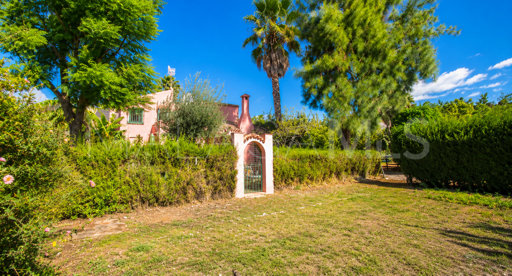 Finca for sale in Estepona