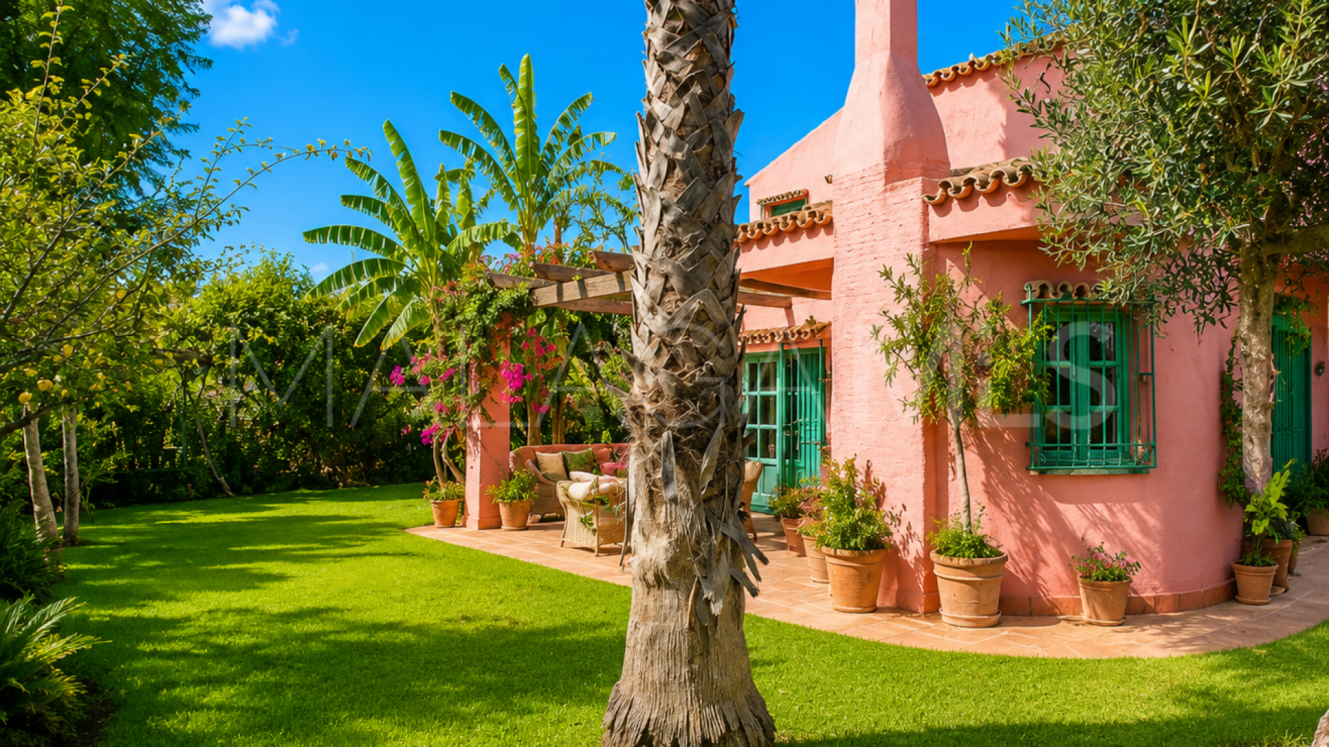 Finca for sale in Estepona