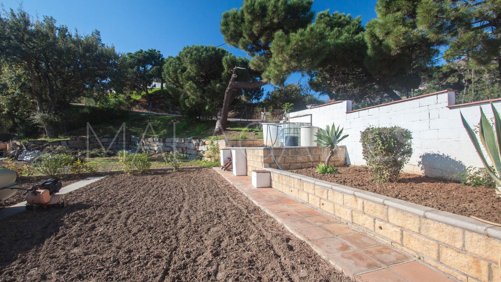 Finca for sale in Estepona