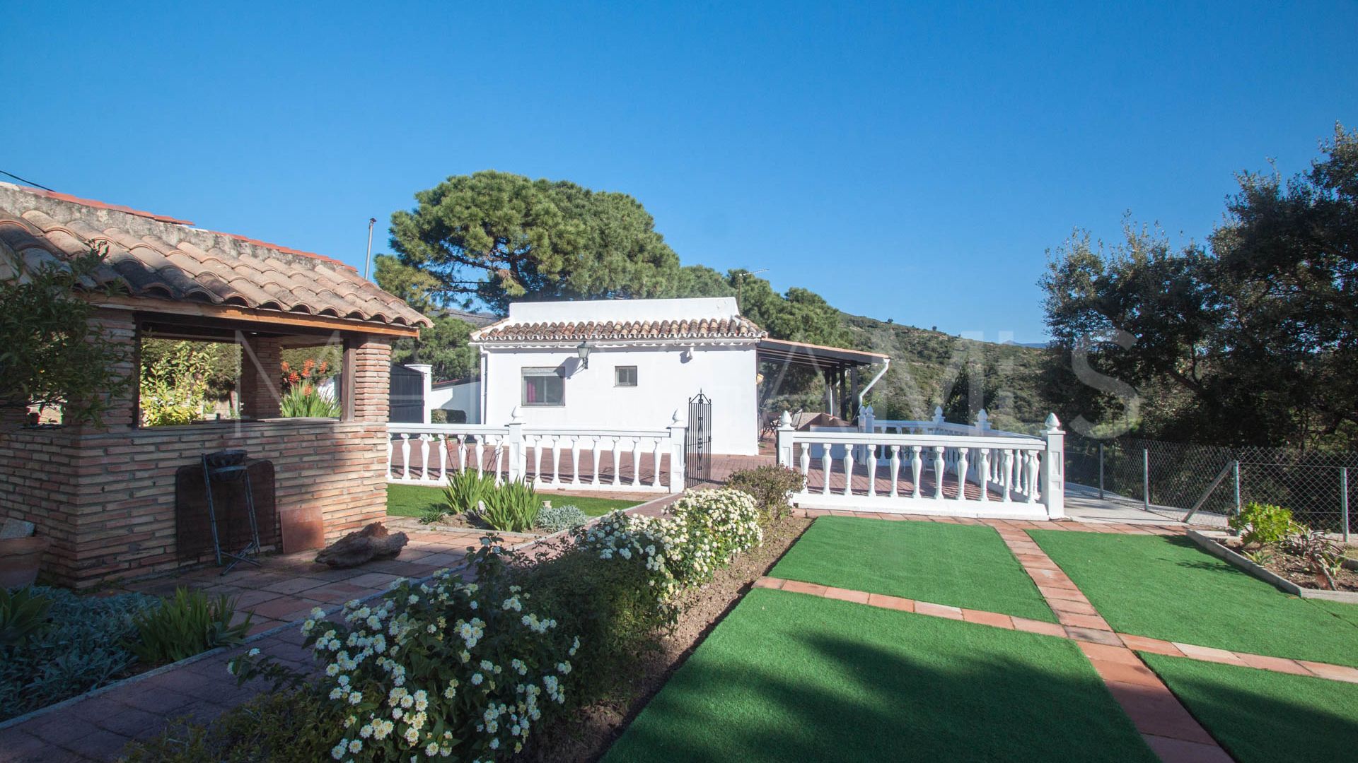 Finca for sale in Estepona