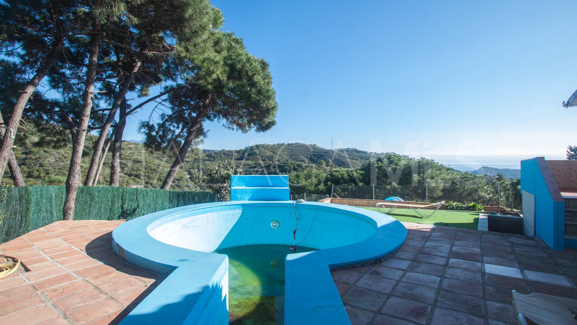 Finca for sale in Estepona