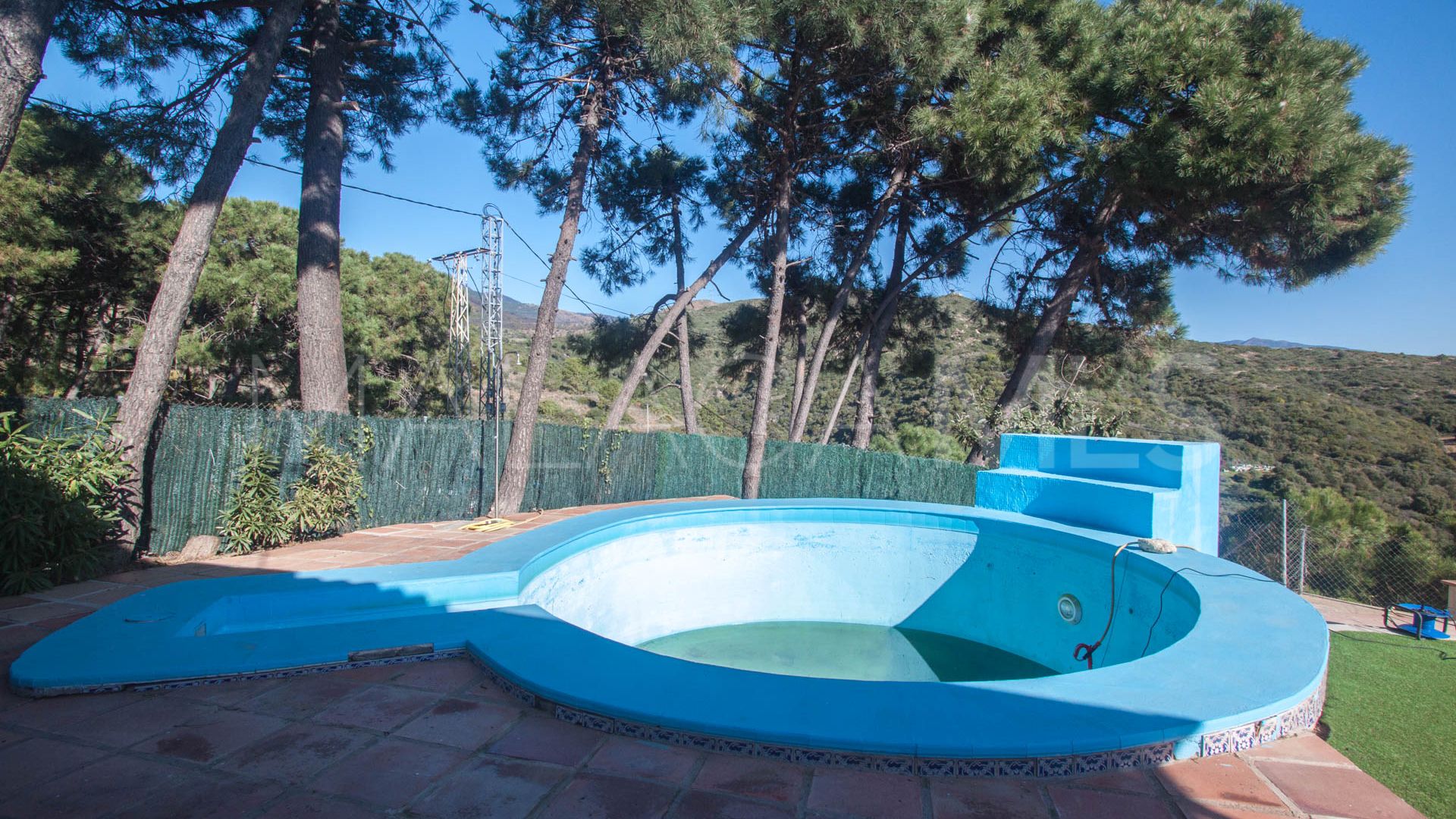 Finca for sale in Estepona