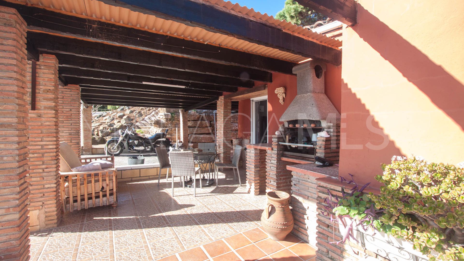 Finca for sale in Estepona