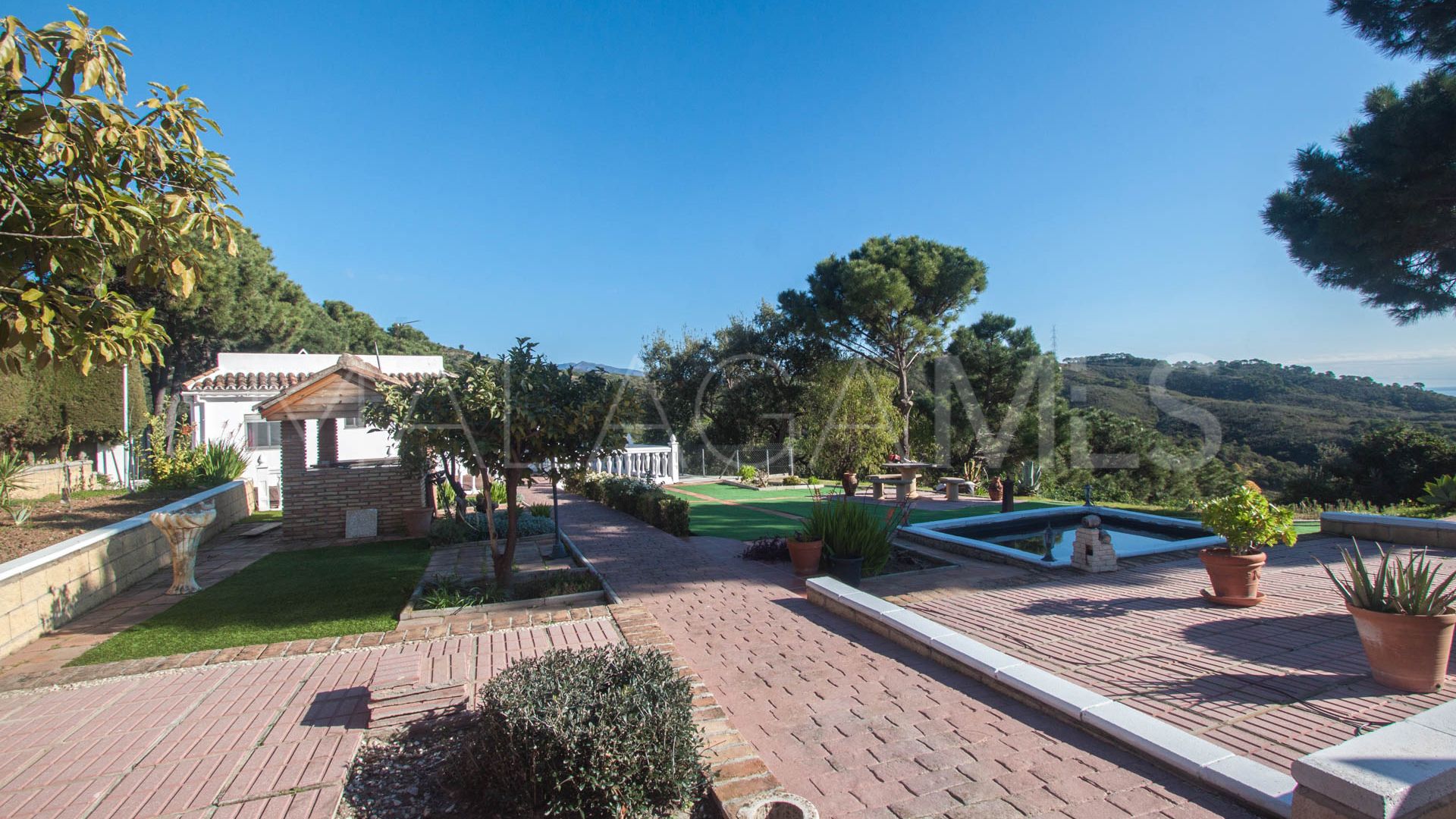 Finca for sale in Estepona