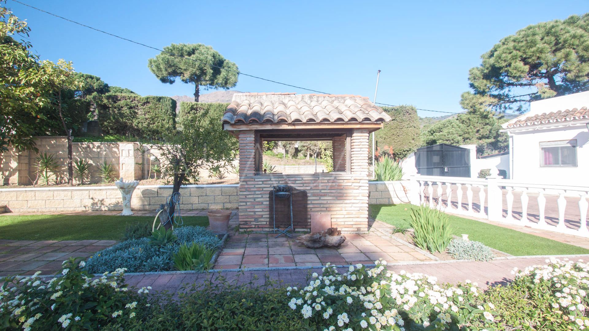 Finca for sale in Estepona