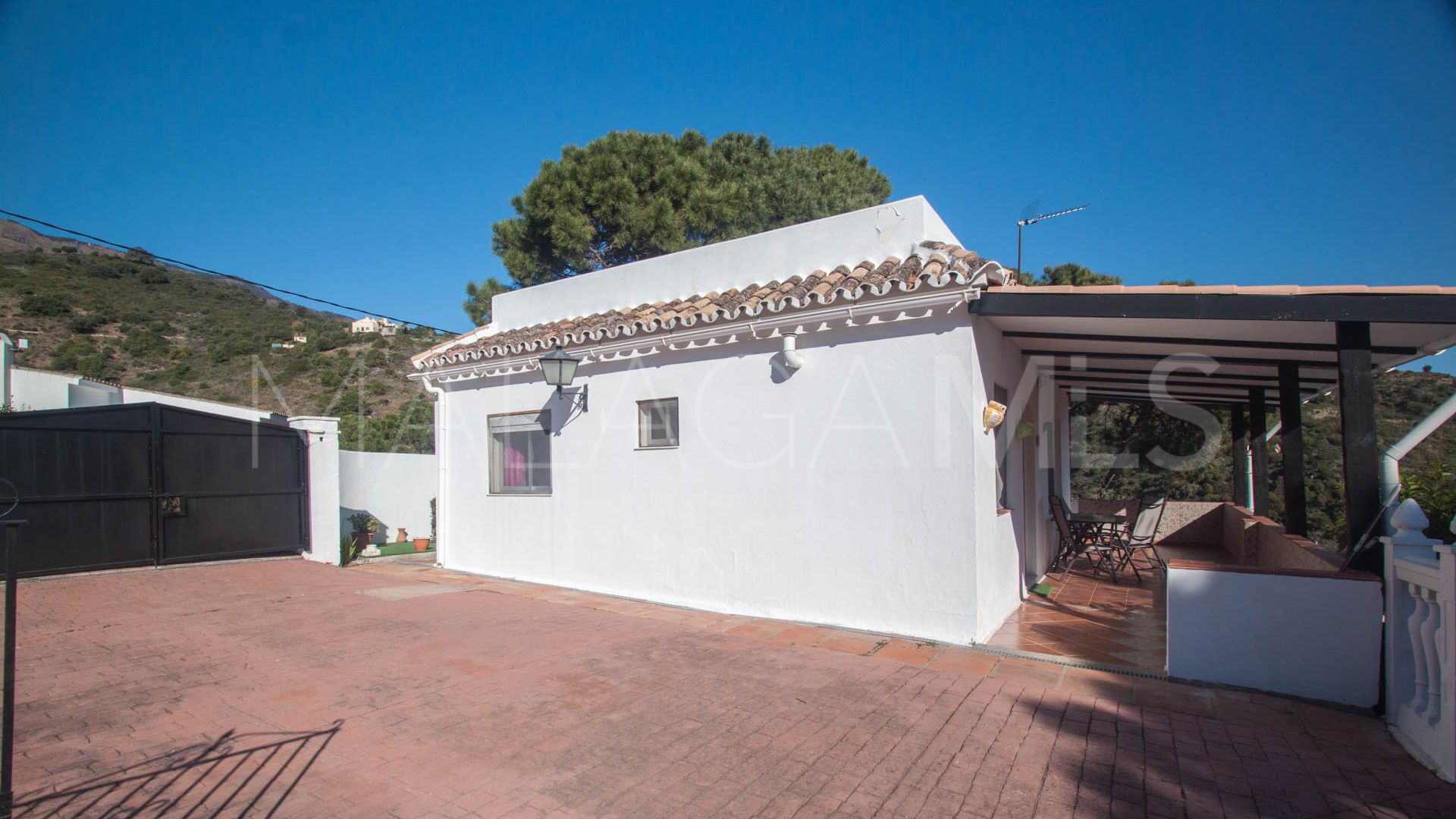 Finca for sale in Estepona