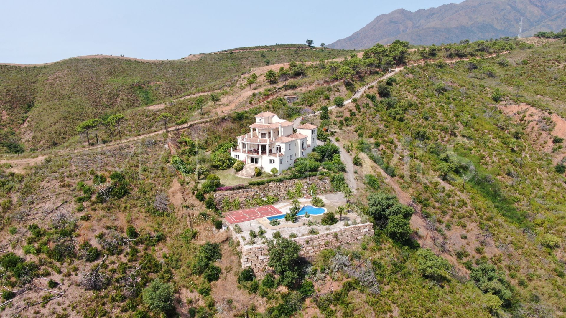 Estepona, finca a la venta with 7 bedrooms