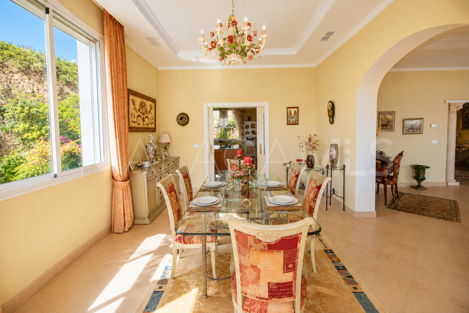 Finca with 7 bedrooms for sale in Estepona