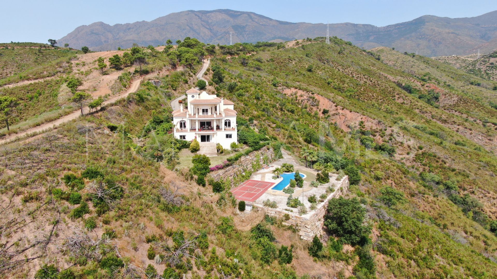 Estepona, finca a la venta with 7 bedrooms