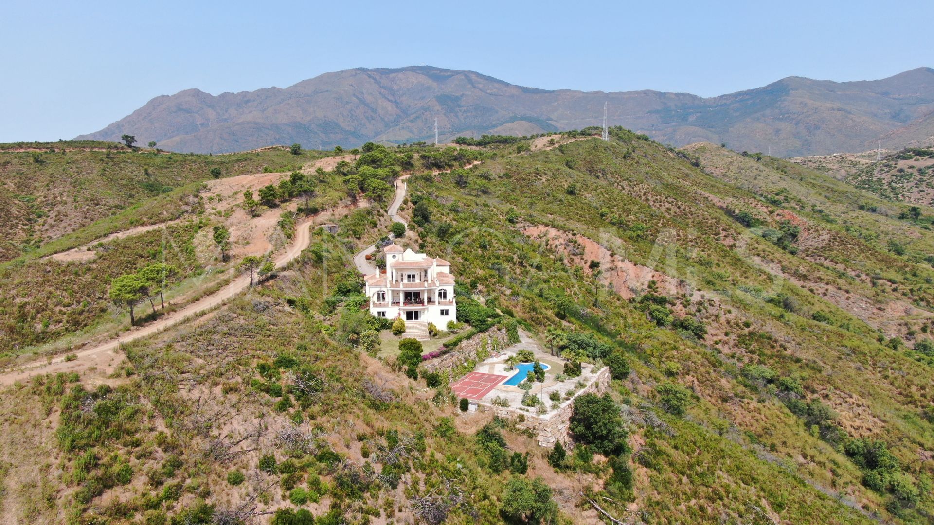 Estepona, finca a la venta with 7 bedrooms