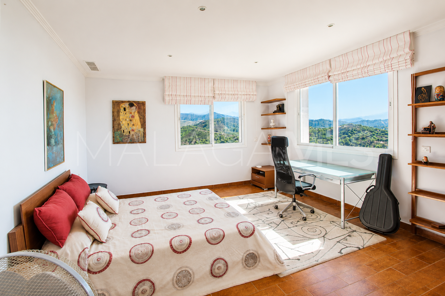 Finca with 7 bedrooms for sale in Estepona