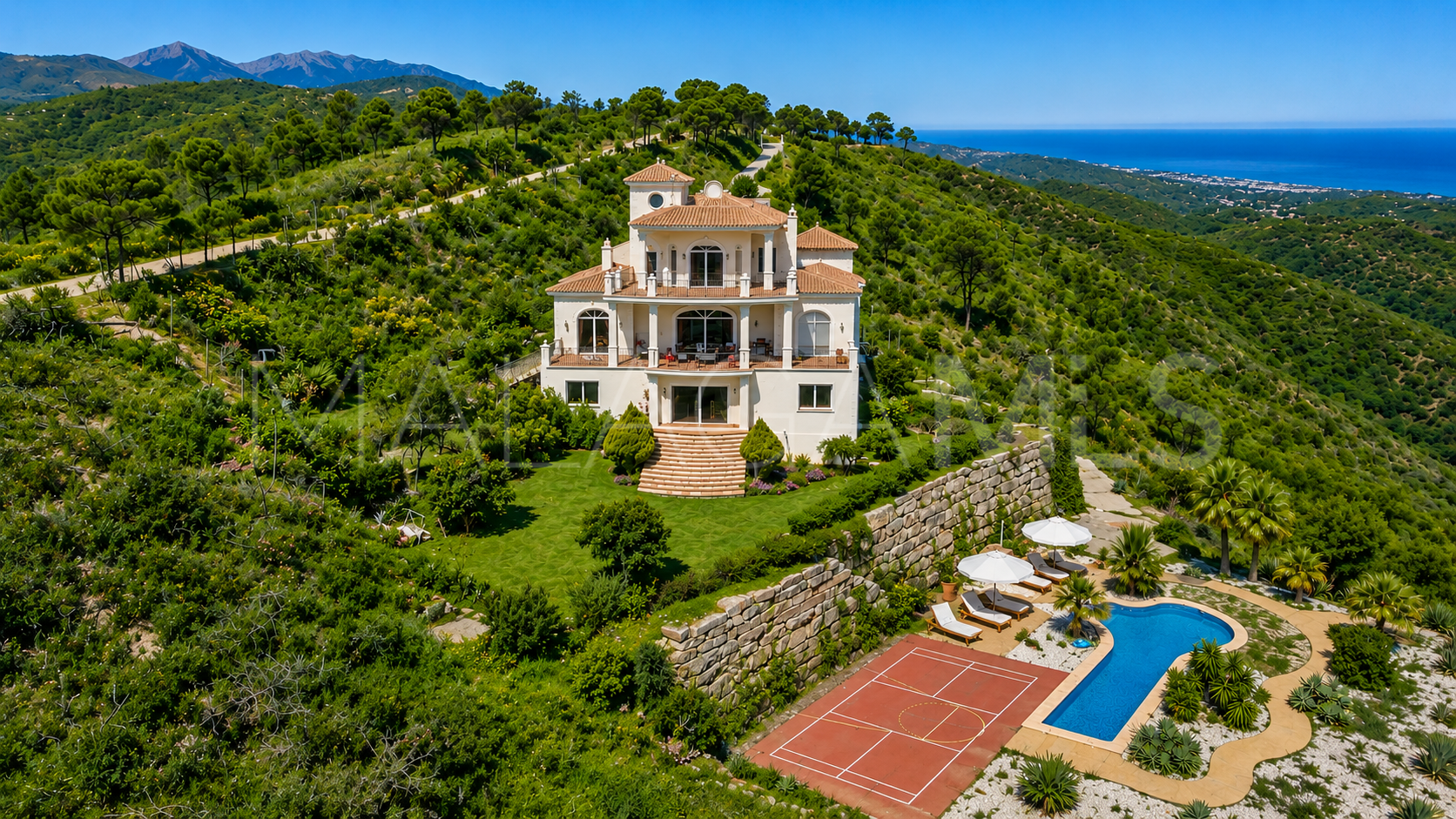 Finca with 7 bedrooms for sale in Estepona