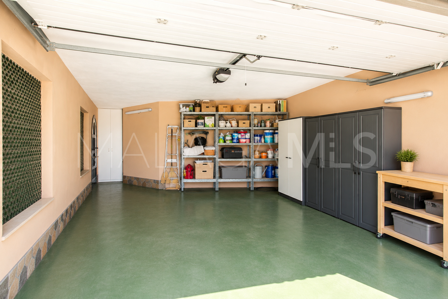 Finca for sale in Estepona