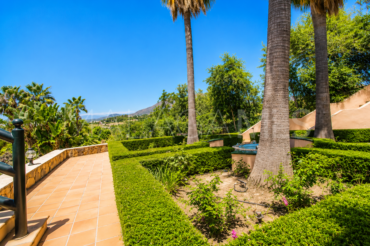 Finca for sale in Estepona